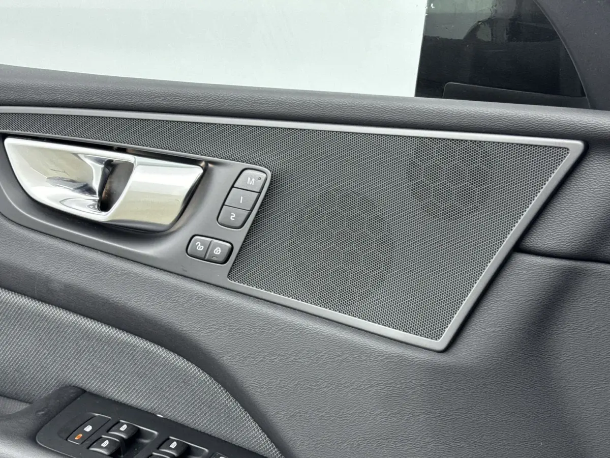 T6 R-Design | THUNDER GREY | LONG RANGE | MEMORY | PANORAMADAK | GETINT GLAS | PDC CAMERA | CLIMATE LINE | KEYLESS