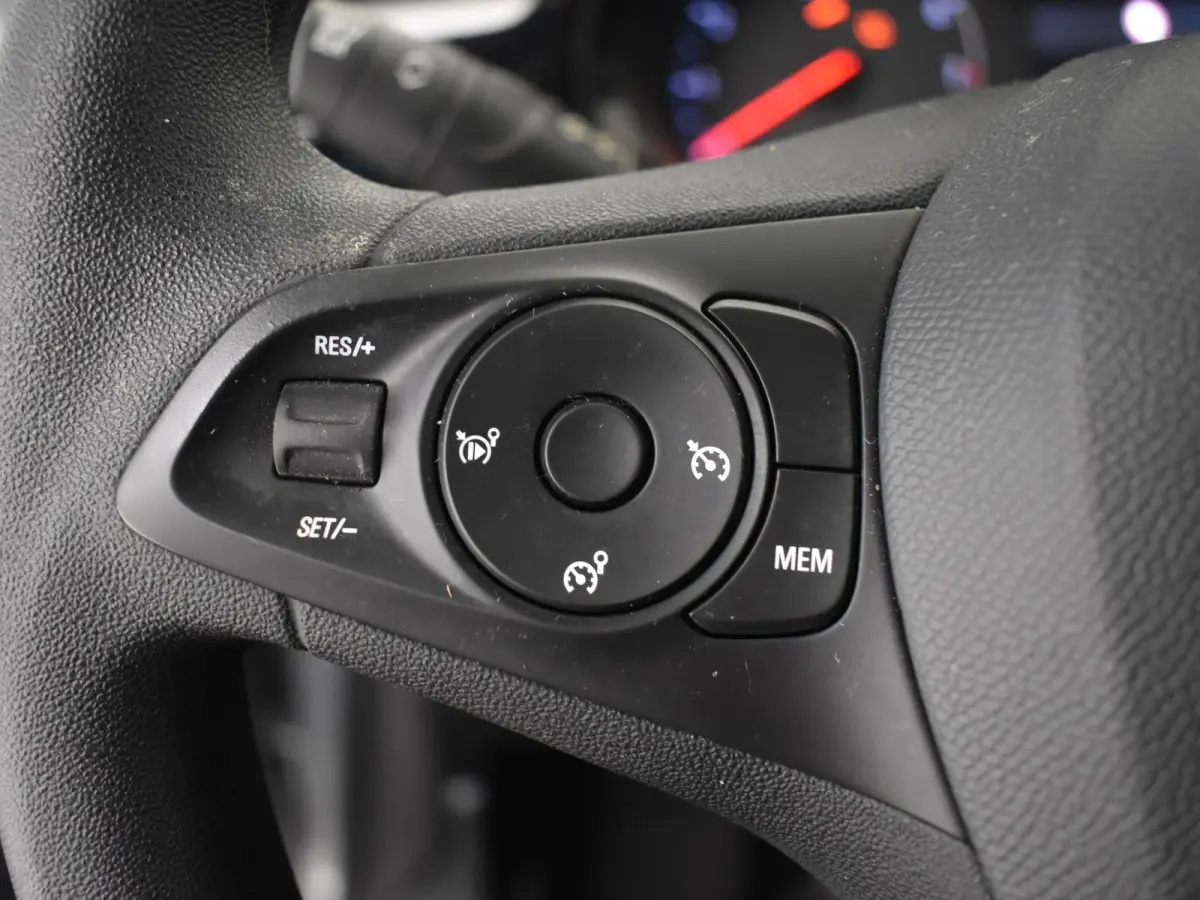 1.2 Edition | Cruise control | Airco | Apple carplay Android auto | DAB | Rijstrooksensor met correctie | Verkeersborden detectie | 17"LMV