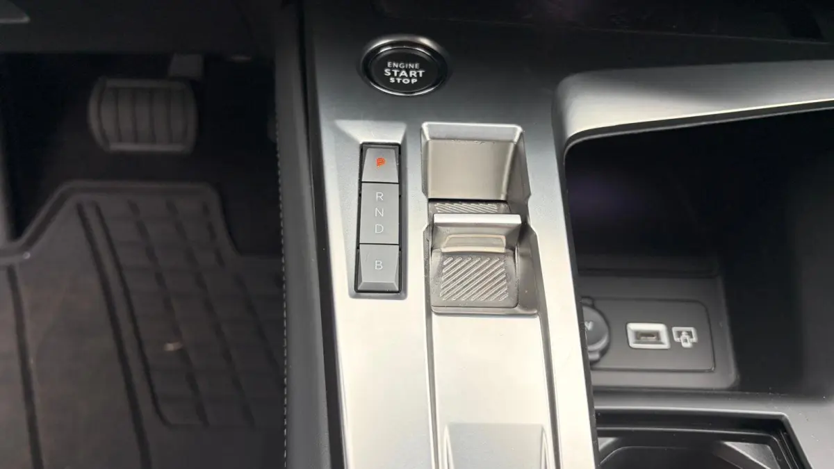 1.6 HYBRID 180PK ALLURE PACK BUSINESS AUTOMAAT / NAVI / LEDER / CLIMA / PDC / 17" LMV / CAMERA / KEYLESS / AFN. TREKHAAK / FULL-LED / WINTERPAKKET / BLUETOOTH / CRUISECONTROL !!