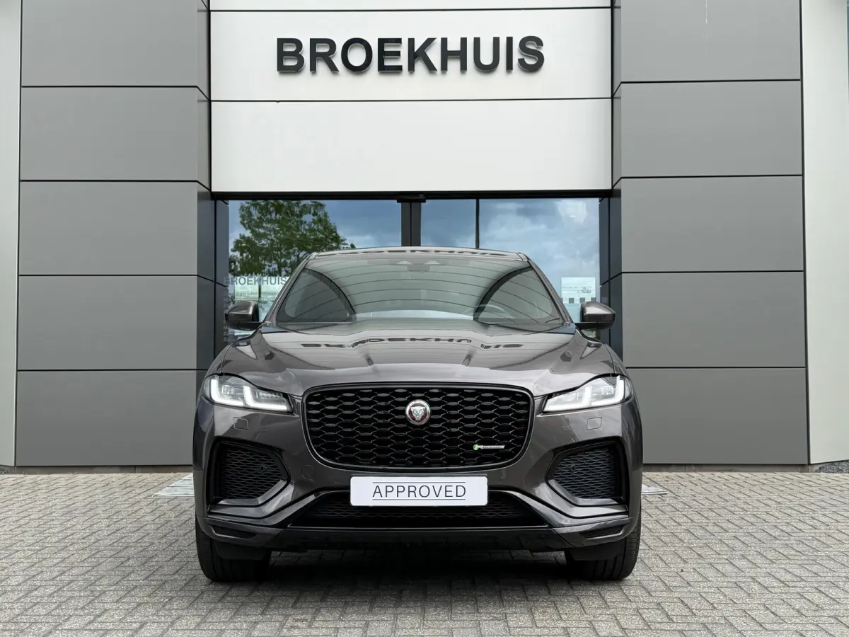 P400e PHEV R-Dynamic S | Pano | Afneembare trekhaak | Black Pack | Adaptieve Cruise Control | Meridian