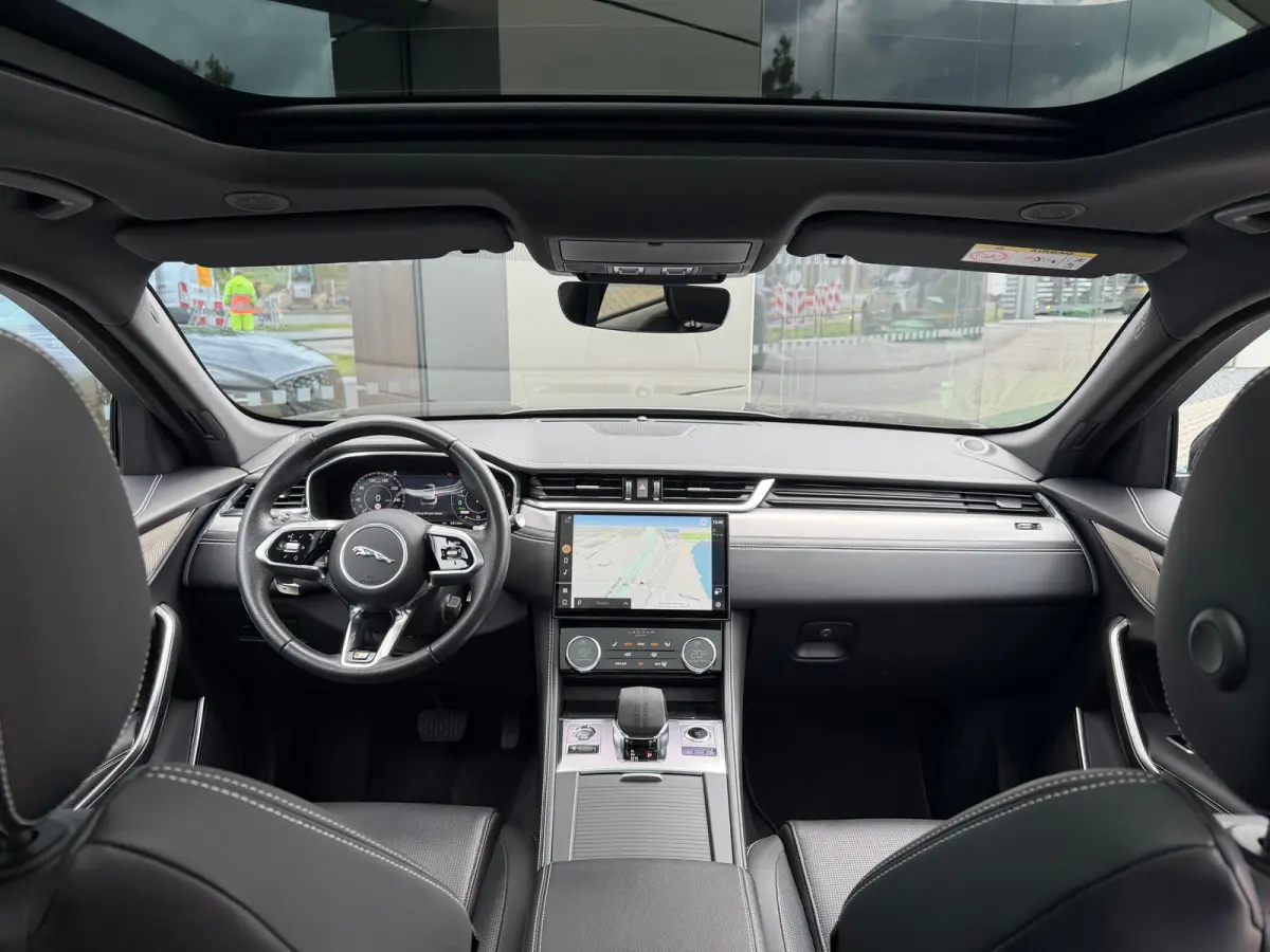 P400e PHEV R-Dynamic S | Pano | Afneembare trekhaak | Black Pack | Adaptieve Cruise Control | Meridian