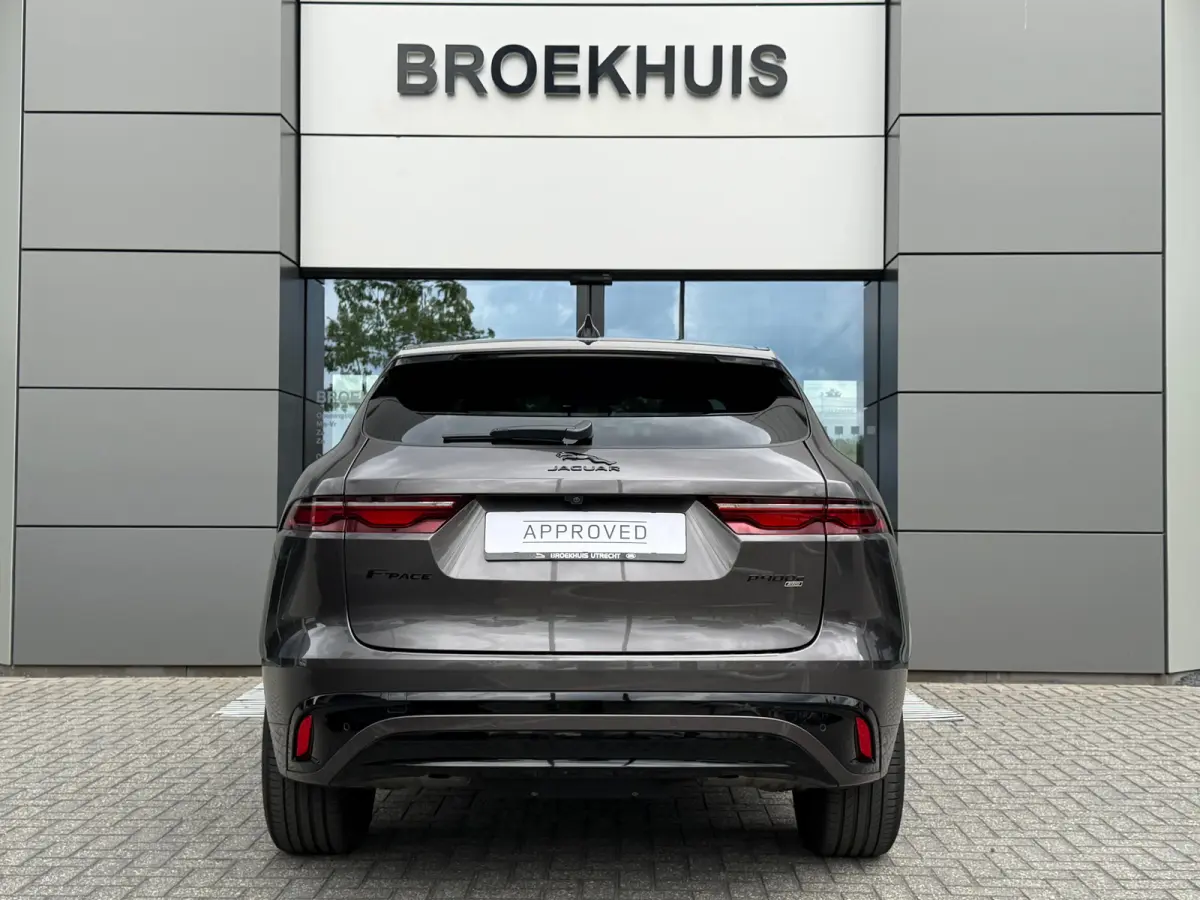 P400e PHEV R-Dynamic S | Pano | Afneembare trekhaak | Black Pack | Adaptieve Cruise Control | Meridian
