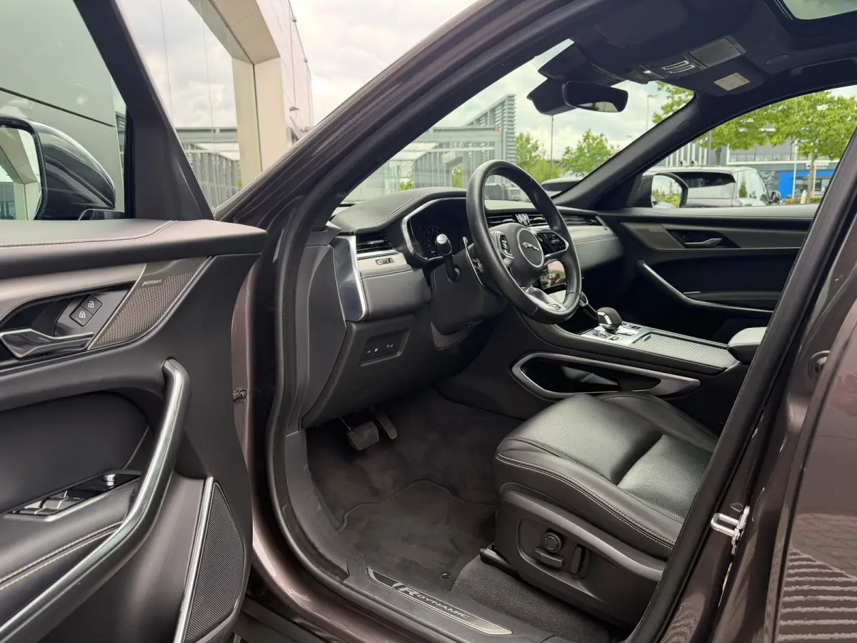 P400e PHEV R-Dynamic S | Pano | Afneembare trekhaak | Black Pack | Adaptieve Cruise Control | Meridian
