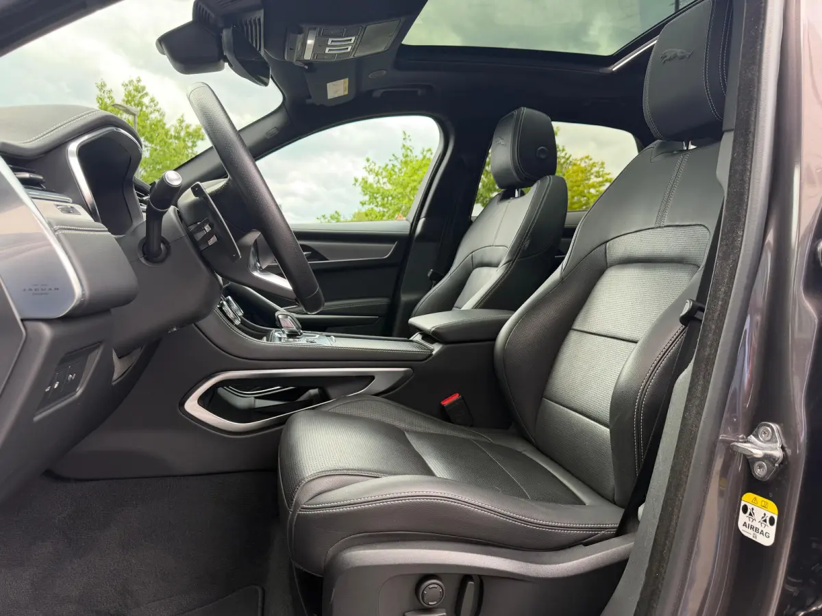 P400e PHEV R-Dynamic S | Pano | Afneembare trekhaak | Black Pack | Adaptieve Cruise Control | Meridian