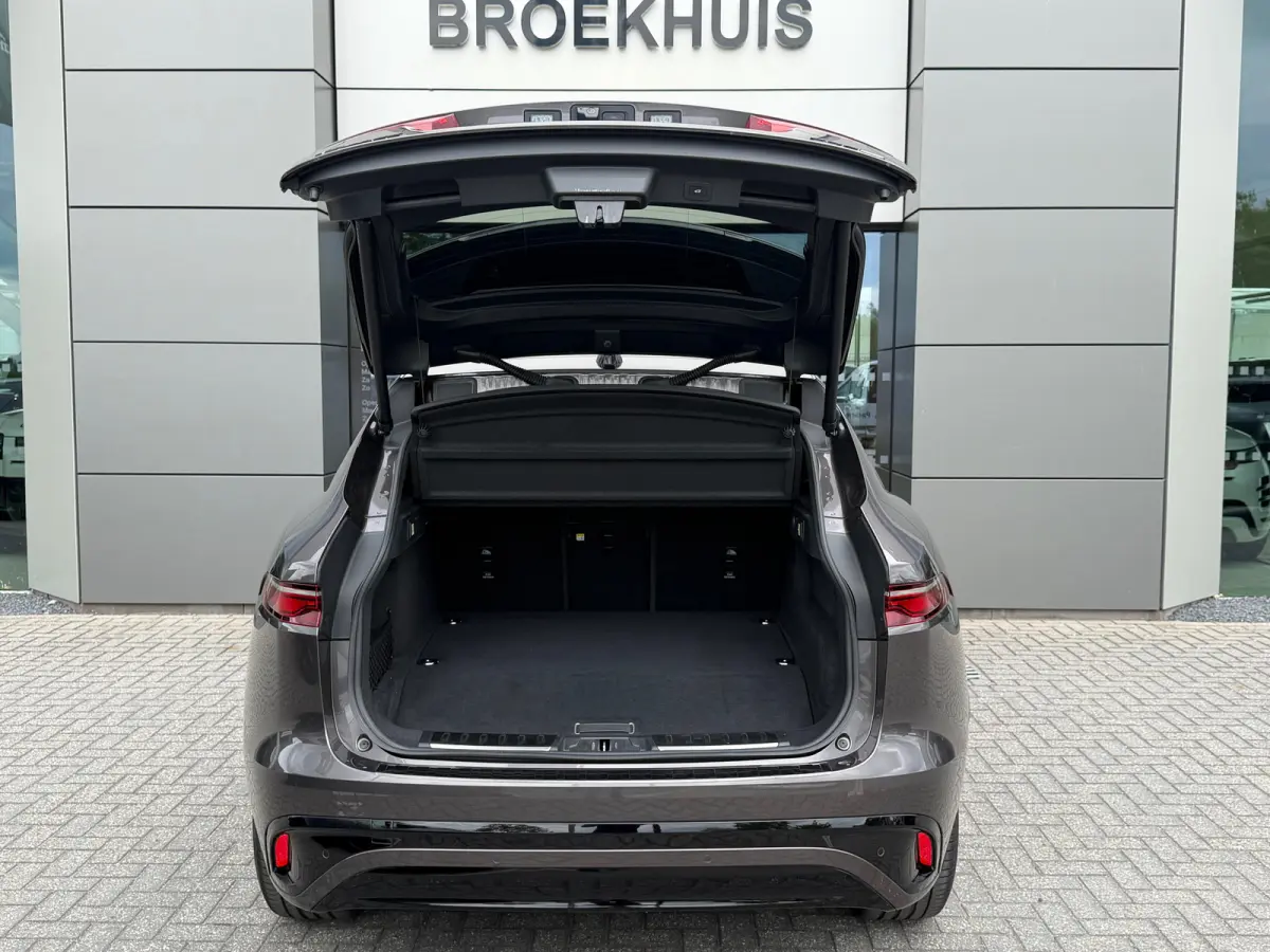 P400e PHEV R-Dynamic S | Pano | Afneembare trekhaak | Black Pack | Adaptieve Cruise Control | Meridian