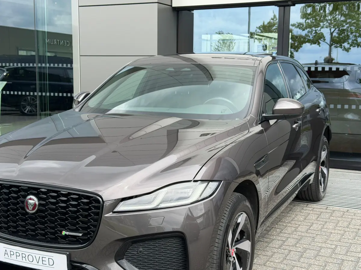 P400e PHEV R-Dynamic S | Pano | Afneembare trekhaak | Black Pack | Adaptieve Cruise Control | Meridian
