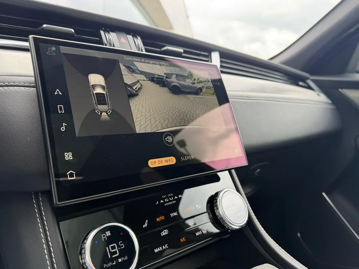 P400e PHEV R-Dynamic S | Pano | Afneembare trekhaak | Black Pack | Adaptieve Cruise Control | Meridian