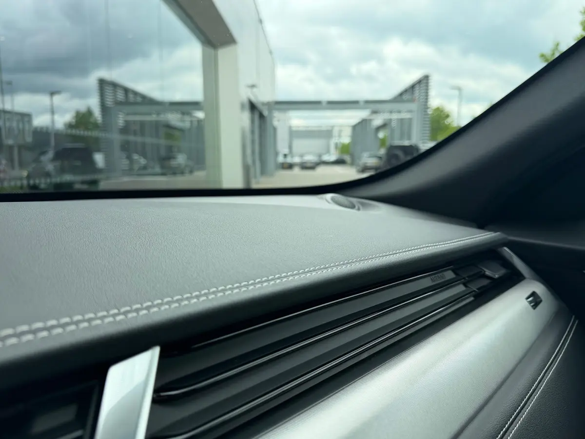 P400e PHEV R-Dynamic S | Pano | Afneembare trekhaak | Black Pack | Adaptieve Cruise Control | Meridian