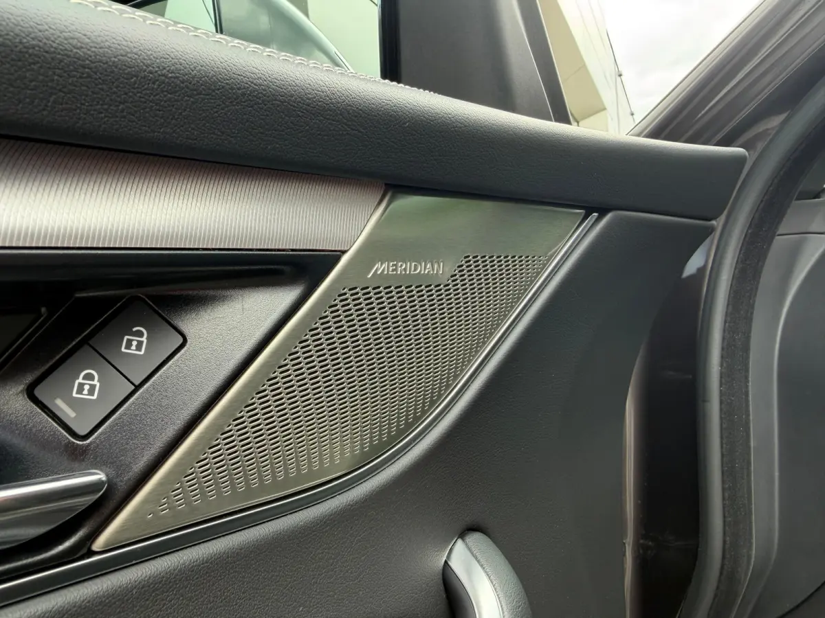 P400e PHEV R-Dynamic S | Pano | Afneembare trekhaak | Black Pack | Adaptieve Cruise Control | Meridian