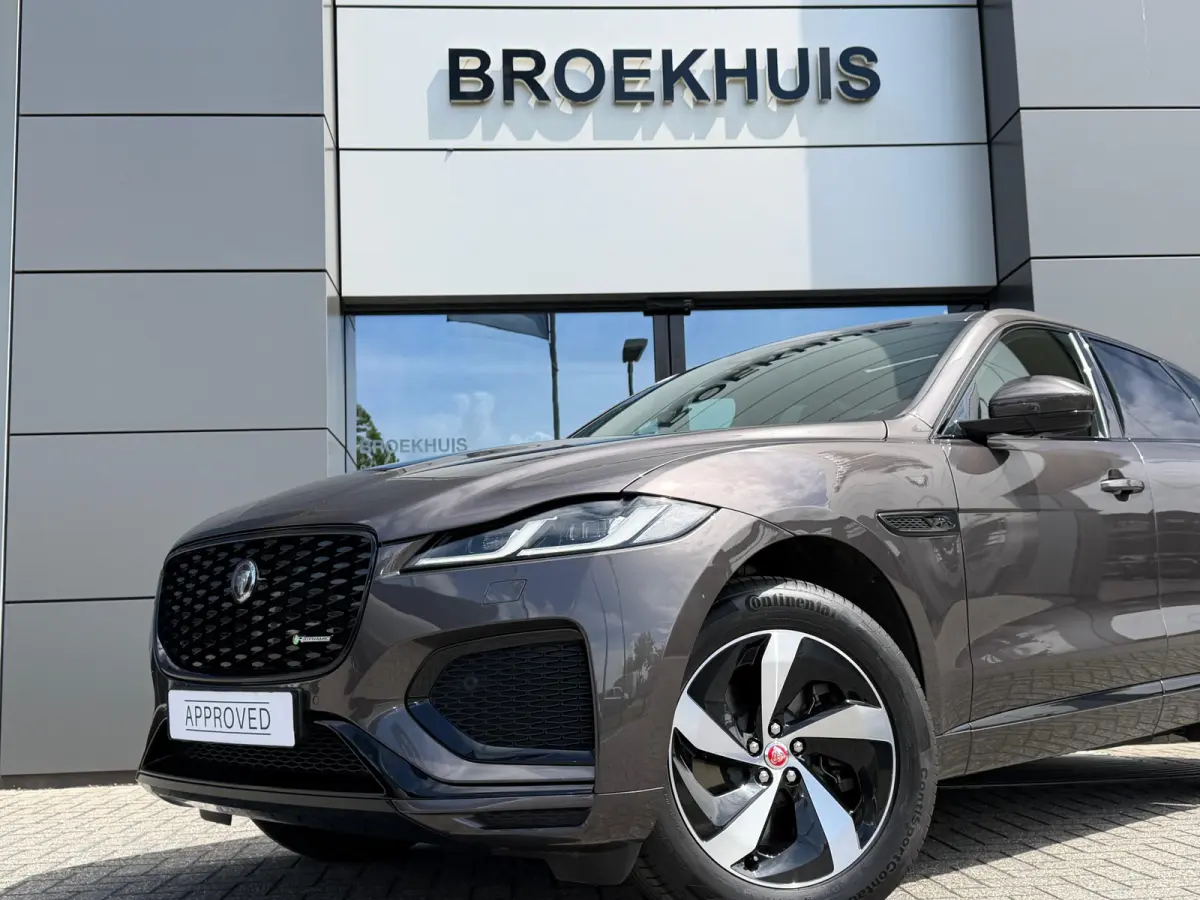 P400e PHEV R-Dynamic S | Pano | Afneembare trekhaak | Black Pack | Adaptieve Cruise Control | Meridian
