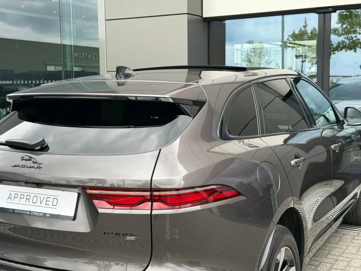 P400e PHEV R-Dynamic S | Pano | Afneembare trekhaak | Black Pack | Adaptieve Cruise Control | Meridian