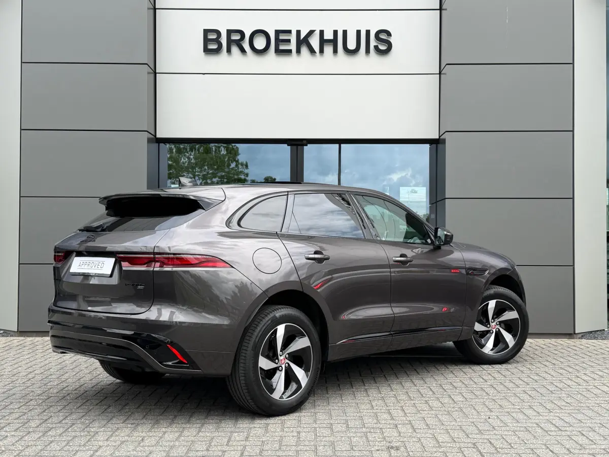 P400e PHEV R-Dynamic S | Pano | Afneembare trekhaak | Black Pack | Adaptieve Cruise Control | Meridian