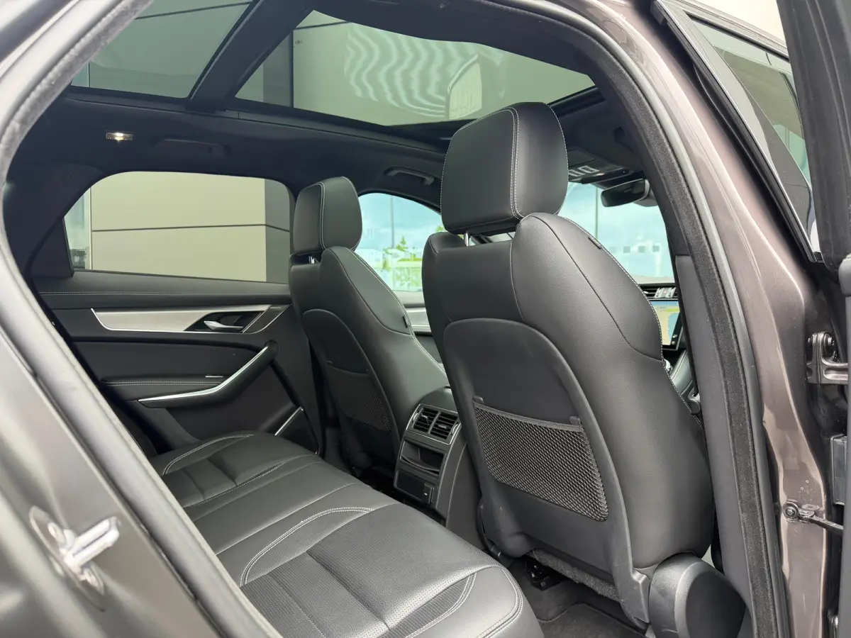 P400e PHEV R-Dynamic S | Pano | Afneembare trekhaak | Black Pack | Adaptieve Cruise Control | Meridian