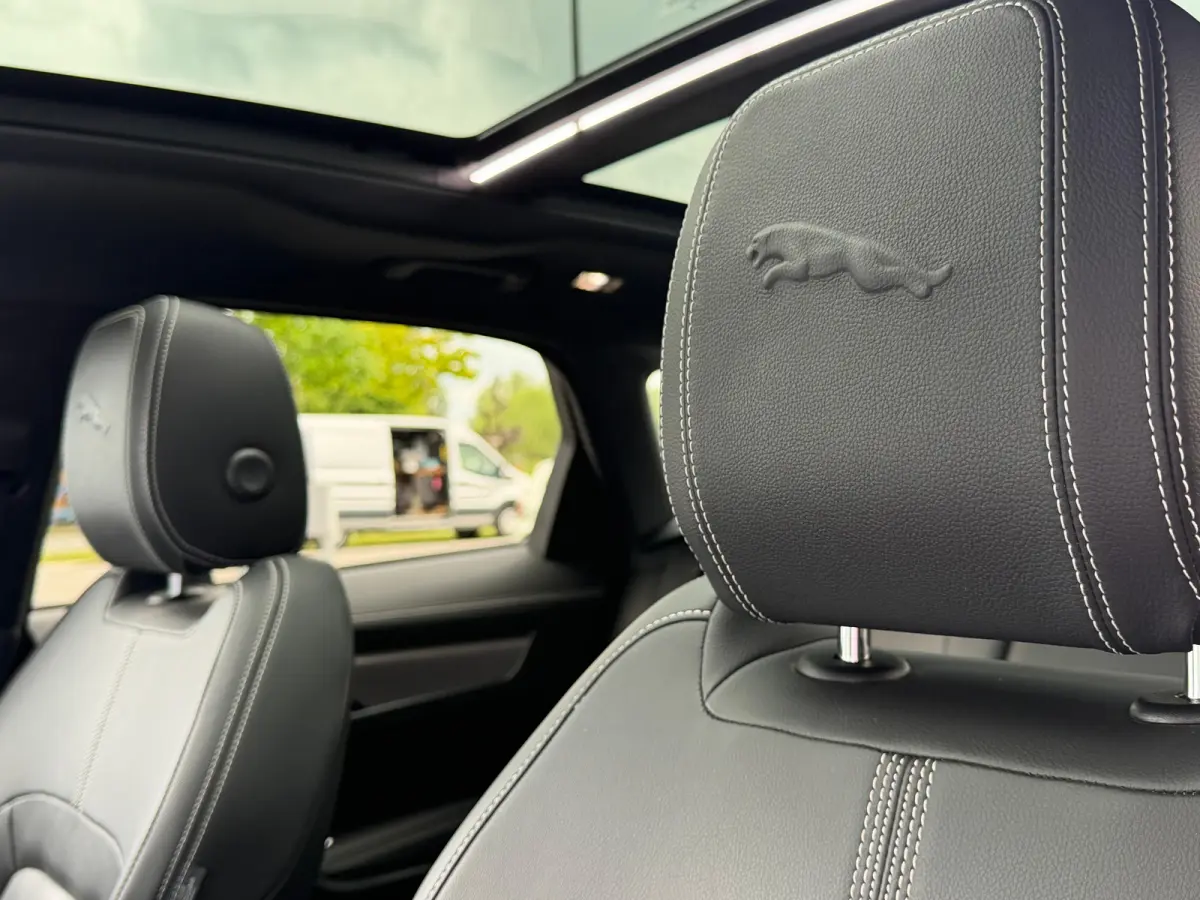 P400e PHEV R-Dynamic S | Pano | Afneembare trekhaak | Black Pack | Adaptieve Cruise Control | Meridian