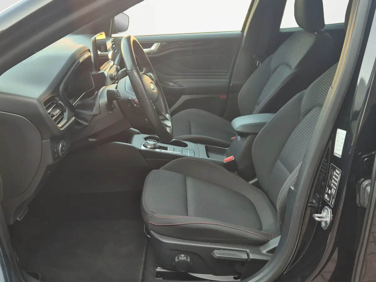1.5 EcoBoost 150pk ST Line Automaat | Technology Pack | Stoelverwaming | 18" LMV | Privacy Glass |