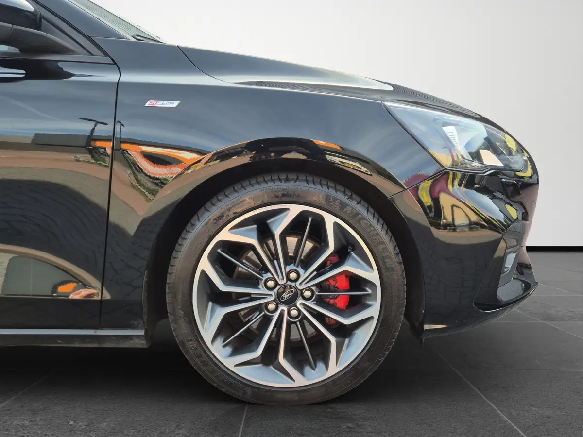 1.5 EcoBoost 150pk ST Line Automaat | Technology Pack | Stoelverwaming | 18" LMV | Privacy Glass |
