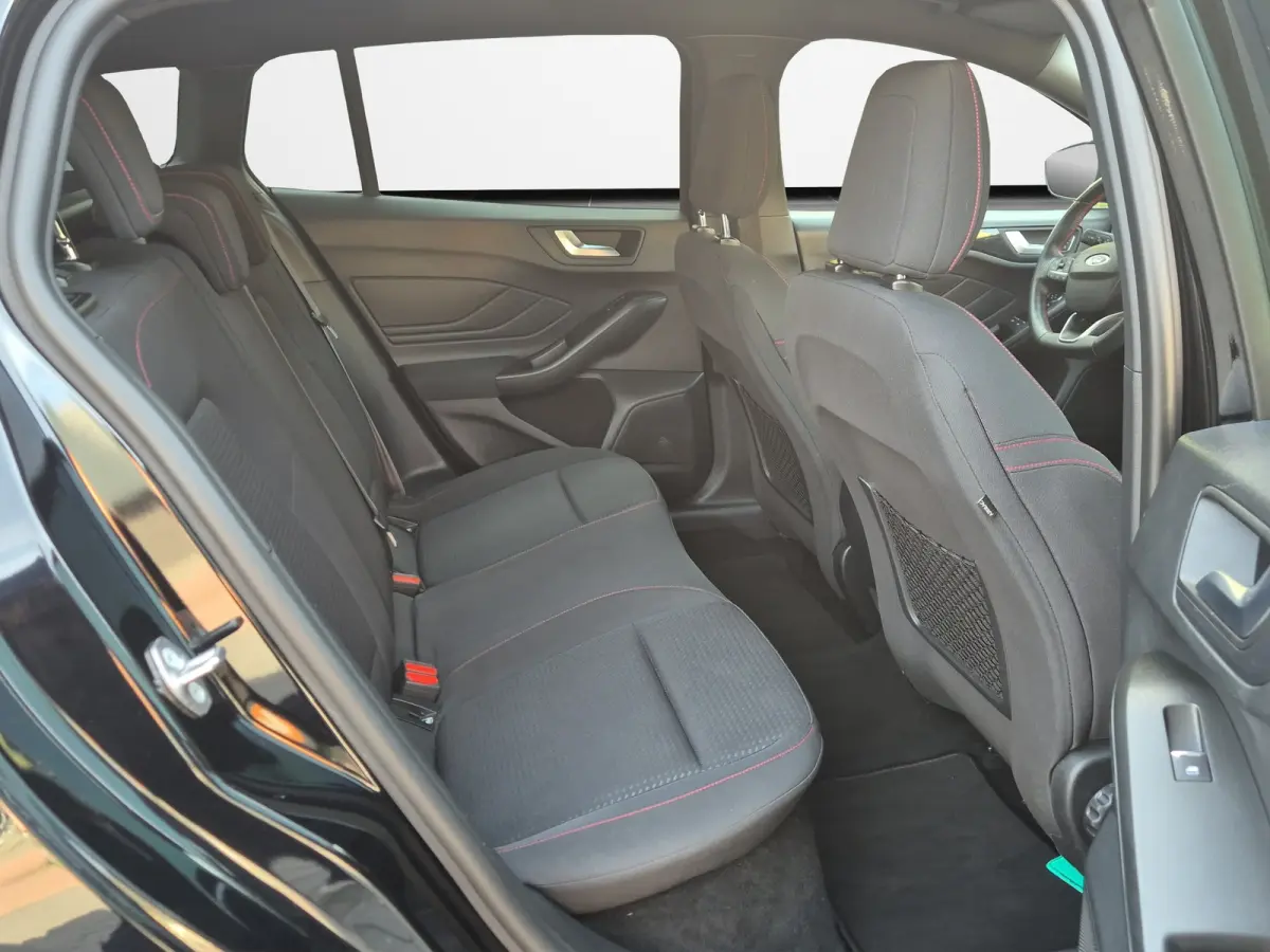 1.5 EcoBoost 150pk ST Line Automaat | Technology Pack | Stoelverwaming | 18" LMV | Privacy Glass |