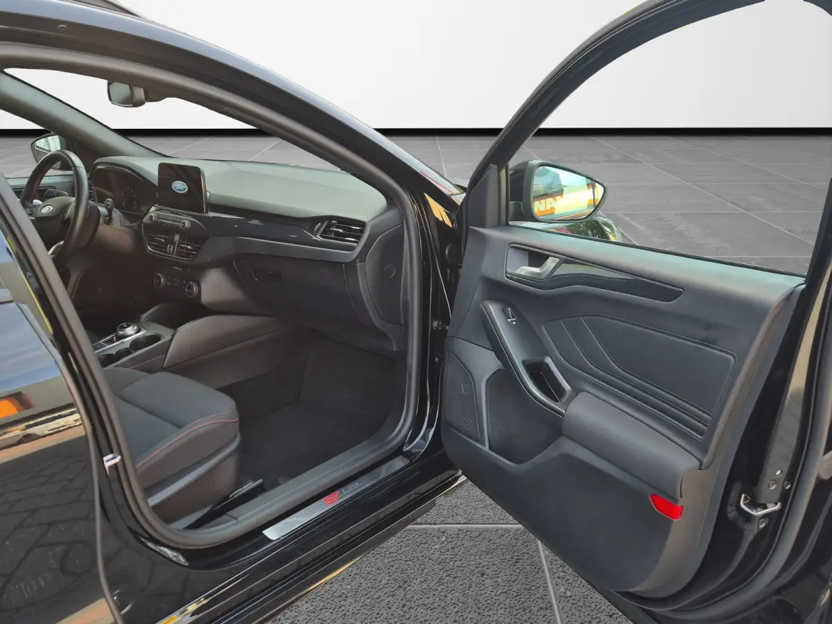 1.5 EcoBoost 150pk ST Line Automaat | Technology Pack | Stoelverwaming | 18" LMV | Privacy Glass |