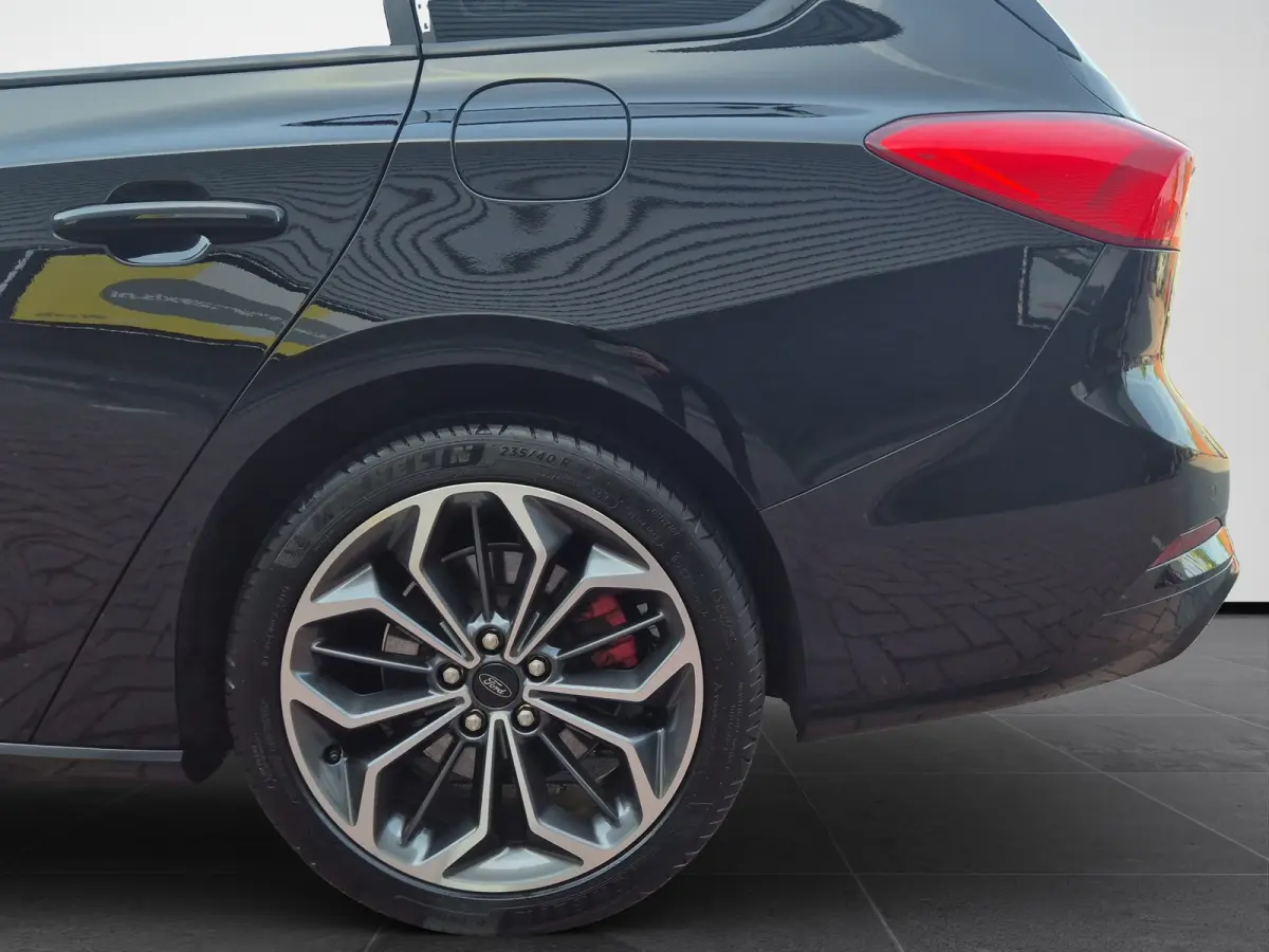 1.5 EcoBoost 150pk ST Line Automaat | Technology Pack | Stoelverwaming | 18" LMV | Privacy Glass |