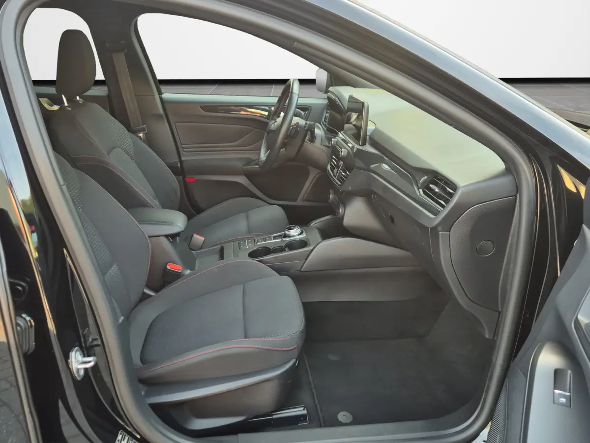 1.5 EcoBoost 150pk ST Line Automaat | Technology Pack | Stoelverwaming | 18" LMV | Privacy Glass |