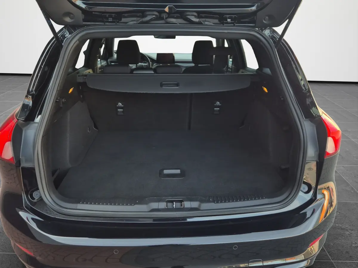 1.5 EcoBoost 150pk ST Line Automaat | Technology Pack | Stoelverwaming | 18" LMV | Privacy Glass |