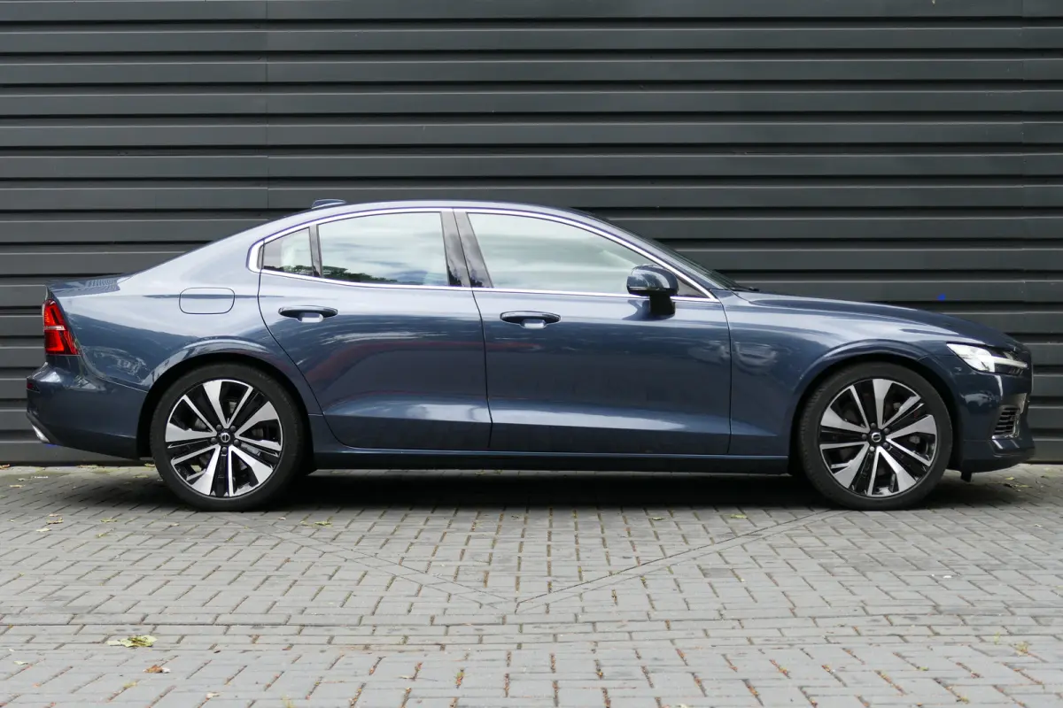 2.0 RECHARGE T8 AWD INSCRIPTION AUTOMAAT / NAVI / LEDER / CLIMA / 19"LMV / CAMERA / MEMORY STOELEN / ELEKTR.ACHTERKELP / STOELVERWARMING / STOELKOELING / FULL-LED / KEYLESS / PDC / BLUETOOTH