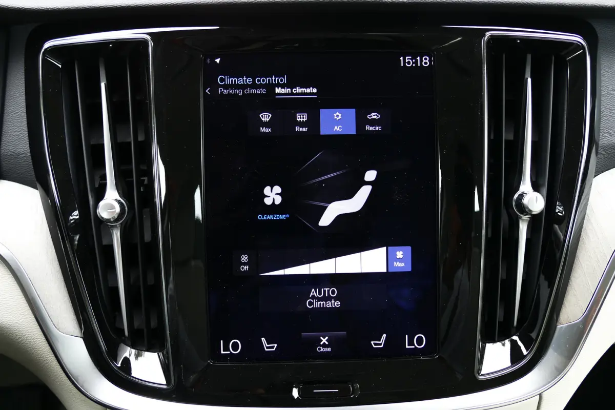 2.0 RECHARGE T8 AWD INSCRIPTION AUTOMAAT / NAVI / LEDER / CLIMA / 19"LMV / CAMERA / MEMORY STOELEN / ELEKTR.ACHTERKELP / STOELVERWARMING / STOELKOELING / FULL-LED / KEYLESS / PDC / BLUETOOTH