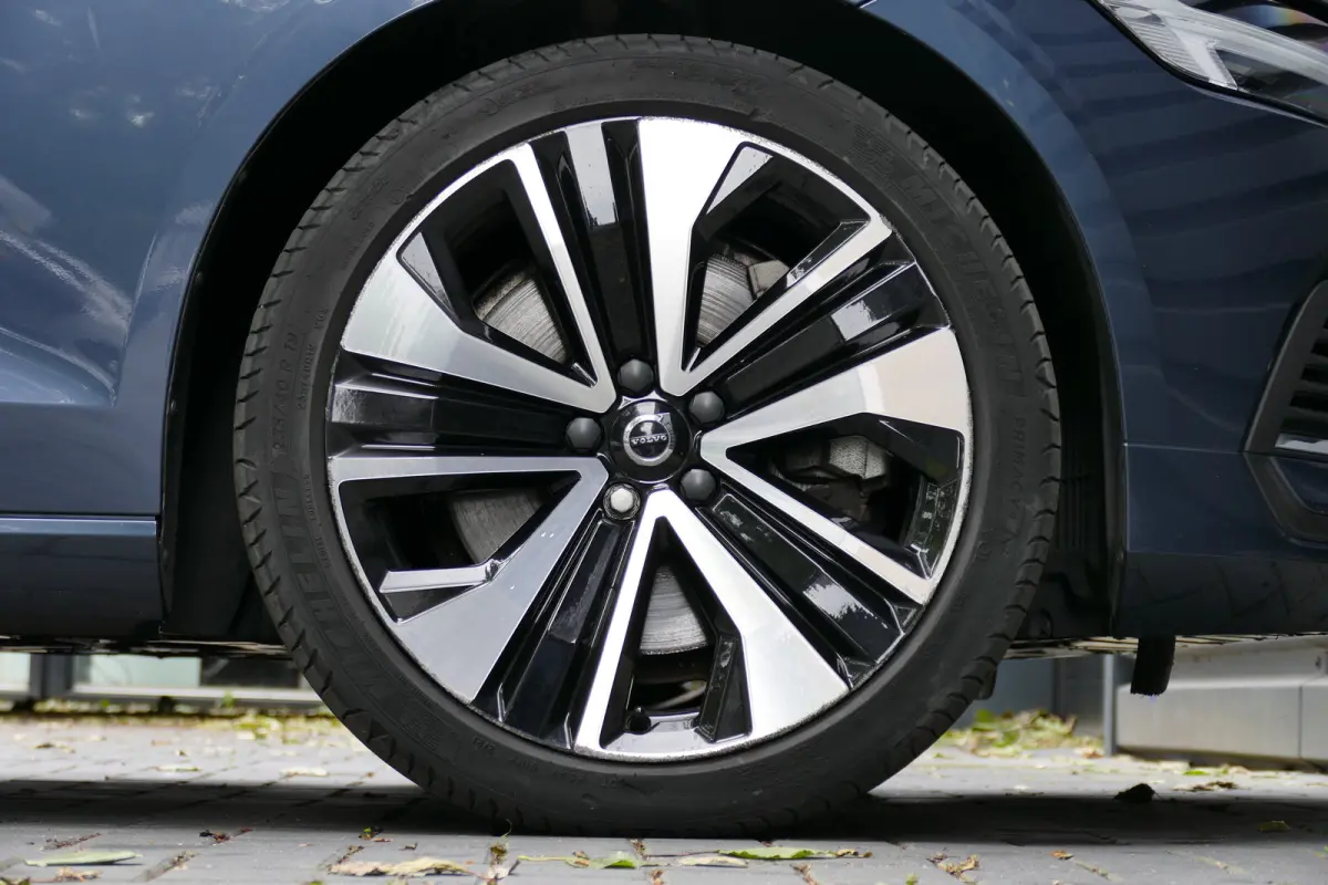 2.0 RECHARGE T8 AWD INSCRIPTION AUTOMAAT / NAVI / LEDER / CLIMA / 19"LMV / CAMERA / MEMORY STOELEN / ELEKTR.ACHTERKELP / STOELVERWARMING / STOELKOELING / FULL-LED / KEYLESS / PDC / BLUETOOTH