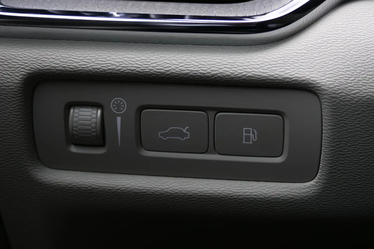 2.0 RECHARGE T8 AWD INSCRIPTION AUTOMAAT / NAVI / LEDER / CLIMA / 19"LMV / CAMERA / MEMORY STOELEN / ELEKTR.ACHTERKELP / STOELVERWARMING / STOELKOELING / FULL-LED / KEYLESS / PDC / BLUETOOTH