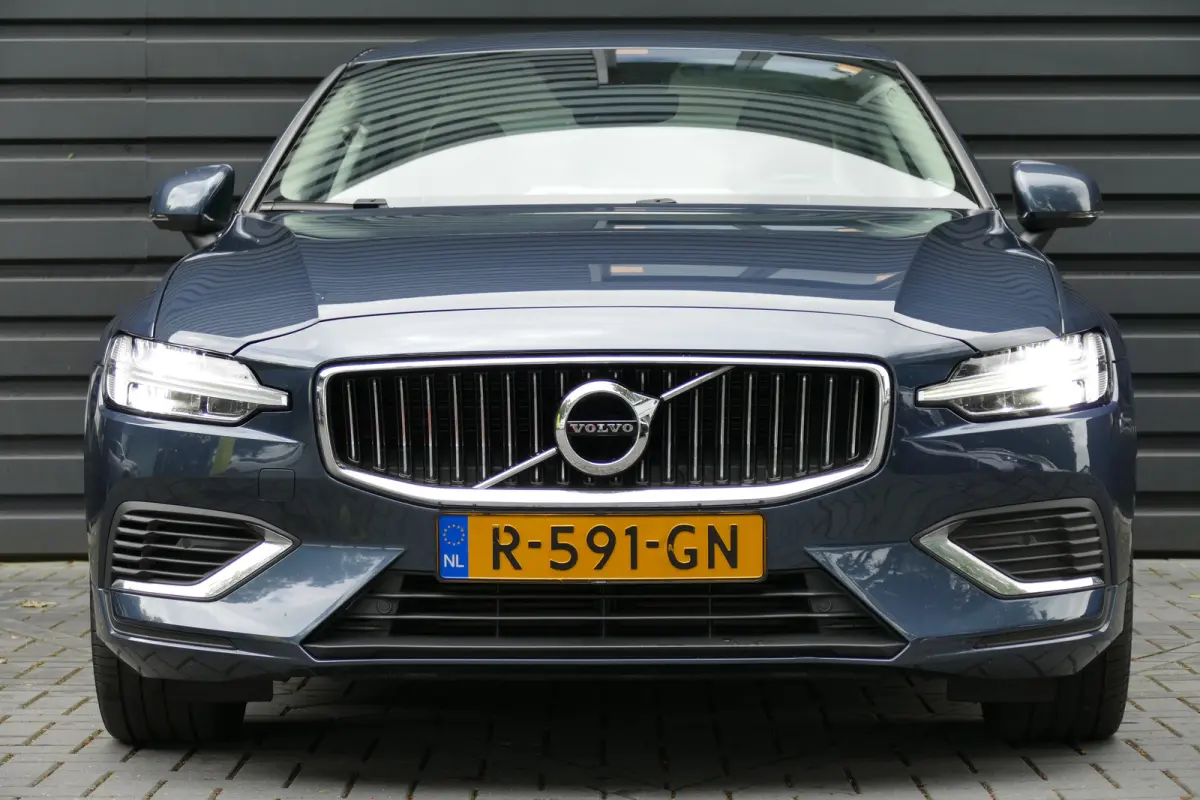 2.0 RECHARGE T8 AWD INSCRIPTION AUTOMAAT / NAVI / LEDER / CLIMA / 19"LMV / CAMERA / MEMORY STOELEN / ELEKTR.ACHTERKELP / STOELVERWARMING / STOELKOELING / FULL-LED / KEYLESS / PDC / BLUETOOTH
