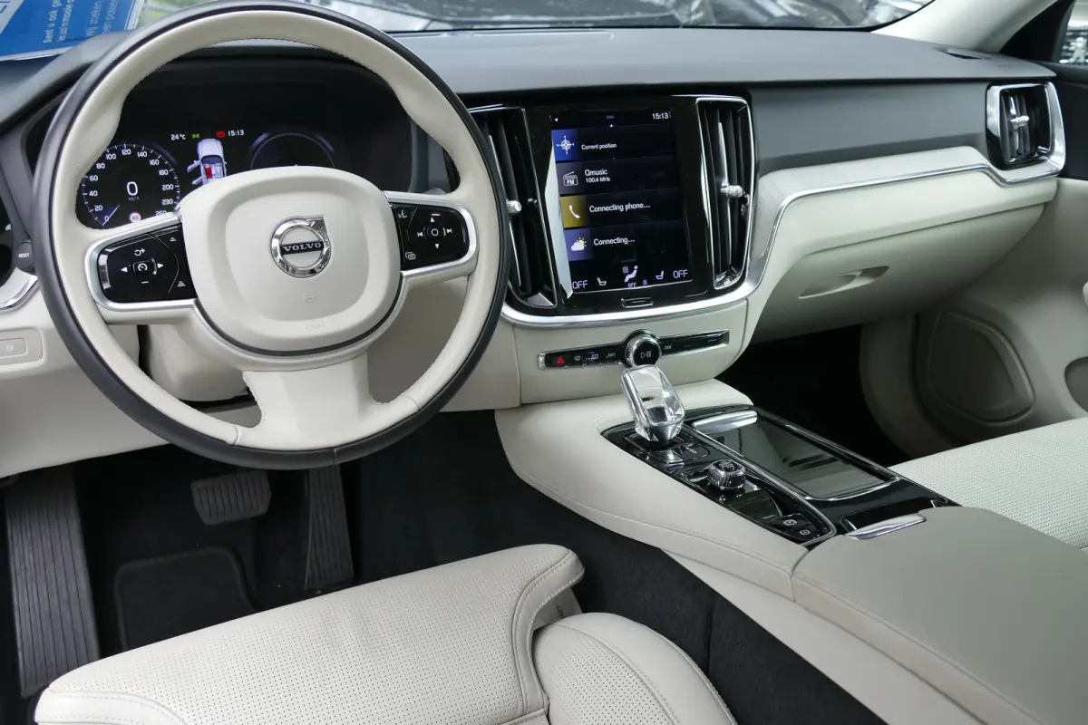 2.0 RECHARGE T8 AWD INSCRIPTION AUTOMAAT / NAVI / LEDER / CLIMA / 19"LMV / CAMERA / MEMORY STOELEN / ELEKTR.ACHTERKELP / STOELVERWARMING / STOELKOELING / FULL-LED / KEYLESS / PDC / BLUETOOTH