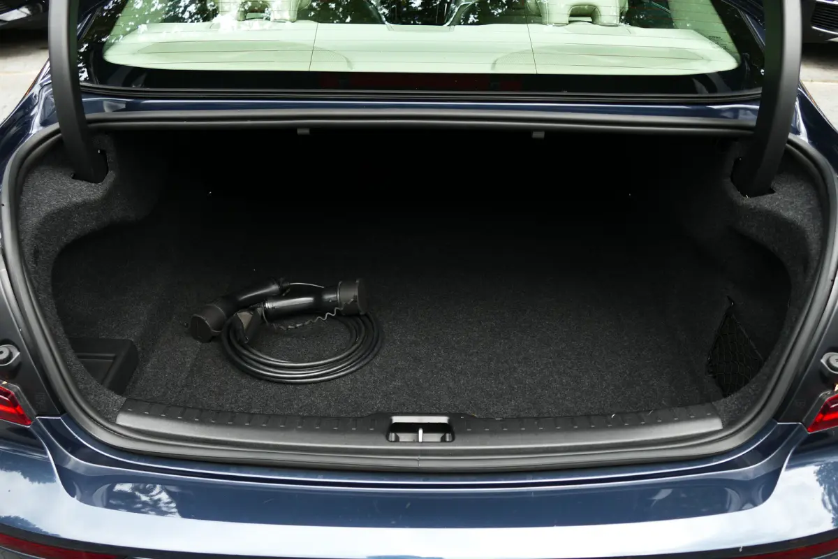 2.0 RECHARGE T8 AWD INSCRIPTION AUTOMAAT / NAVI / LEDER / CLIMA / 19"LMV / CAMERA / MEMORY STOELEN / ELEKTR.ACHTERKELP / STOELVERWARMING / STOELKOELING / FULL-LED / KEYLESS / PDC / BLUETOOTH
