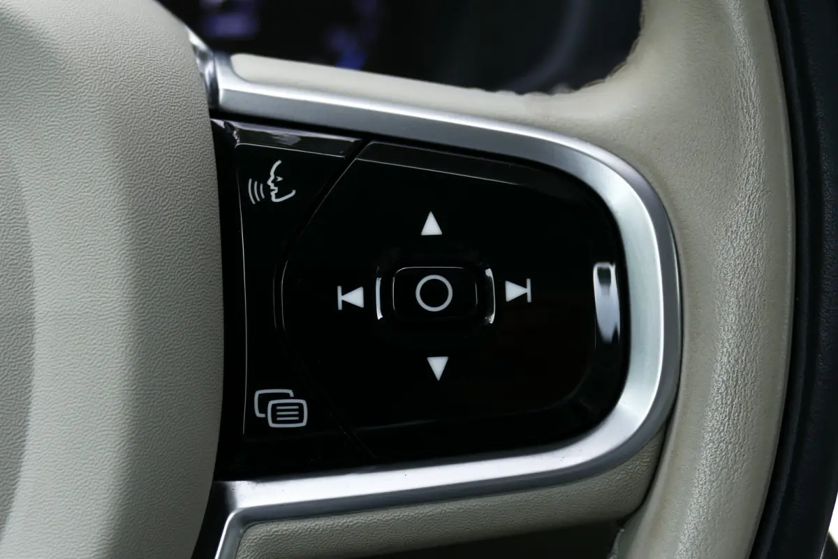 2.0 RECHARGE T8 AWD INSCRIPTION AUTOMAAT / NAVI / LEDER / CLIMA / 19"LMV / CAMERA / MEMORY STOELEN / ELEKTR.ACHTERKELP / STOELVERWARMING / STOELKOELING / FULL-LED / KEYLESS / PDC / BLUETOOTH