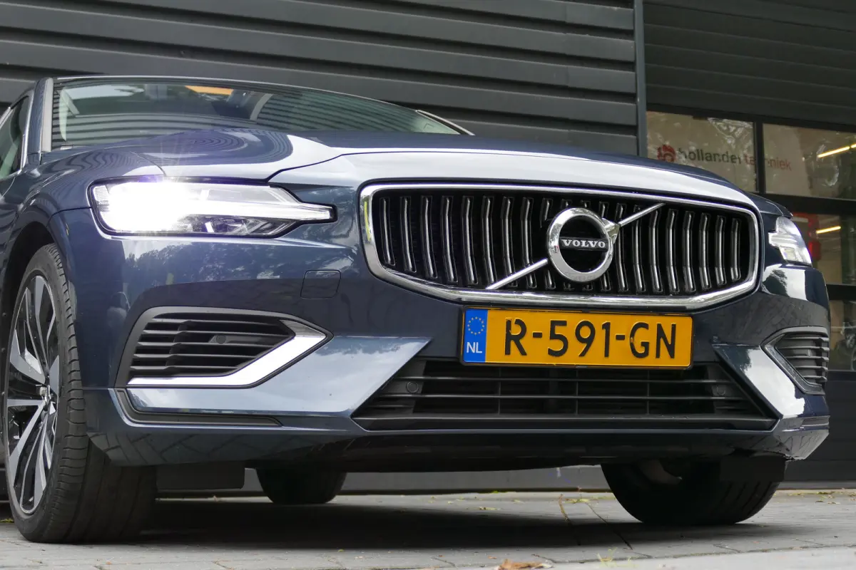 2.0 RECHARGE T8 AWD INSCRIPTION AUTOMAAT / NAVI / LEDER / CLIMA / 19"LMV / CAMERA / MEMORY STOELEN / ELEKTR.ACHTERKELP / STOELVERWARMING / STOELKOELING / FULL-LED / KEYLESS / PDC / BLUETOOTH