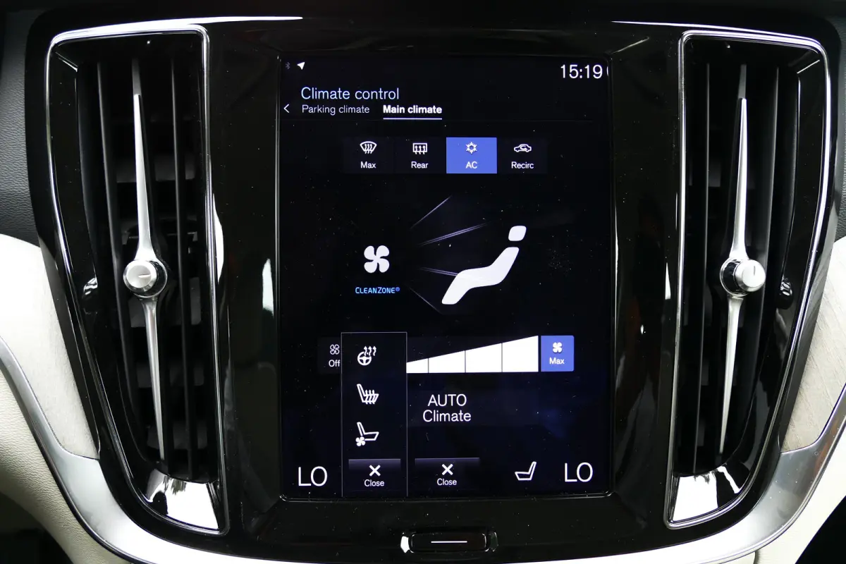 2.0 RECHARGE T8 AWD INSCRIPTION AUTOMAAT / NAVI / LEDER / CLIMA / 19"LMV / CAMERA / MEMORY STOELEN / ELEKTR.ACHTERKELP / STOELVERWARMING / STOELKOELING / FULL-LED / KEYLESS / PDC / BLUETOOTH