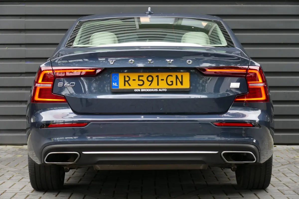 2.0 RECHARGE T8 AWD INSCRIPTION AUTOMAAT / NAVI / LEDER / CLIMA / 19"LMV / CAMERA / MEMORY STOELEN / ELEKTR.ACHTERKELP / STOELVERWARMING / STOELKOELING / FULL-LED / KEYLESS / PDC / BLUETOOTH