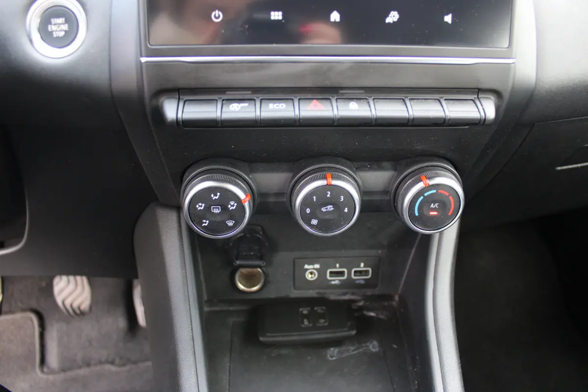 1.0 TCe 90 evolution | Airco | Cruise Control | Navigatie | Radio | Bluetooth | | Airco | Apple Carplay/Android Auto|telefoonintegratie premium | Bluetooth telefoonvoorbereiding