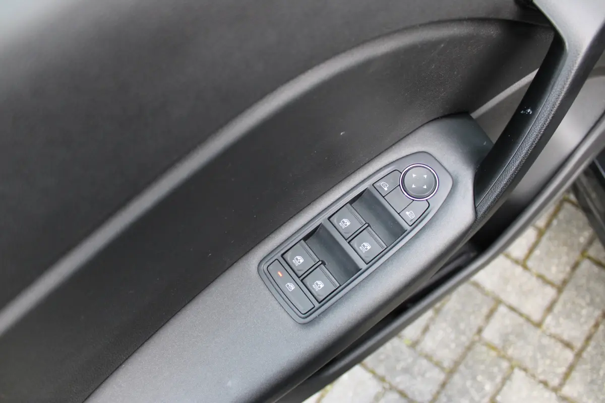 1.0 TCe 90 evolution | Airco | Cruise Control | Navigatie | Radio | Bluetooth | | Airco | Apple Carplay/Android Auto|telefoonintegratie premium | Bluetooth telefoonvoorbereiding