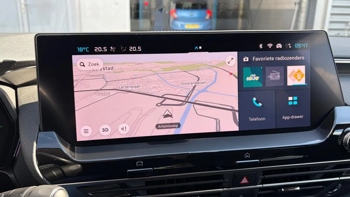1.2 PURETECH 130PK BUSINESS PLUS AUTOMAAT / NAVI / LEDER / CLIMA / LED / PDC / CAMERA / 19" LMV / KEYLESS / HUD / ADAPT. CRUISECONTROL / NIEUWSTAAT !!