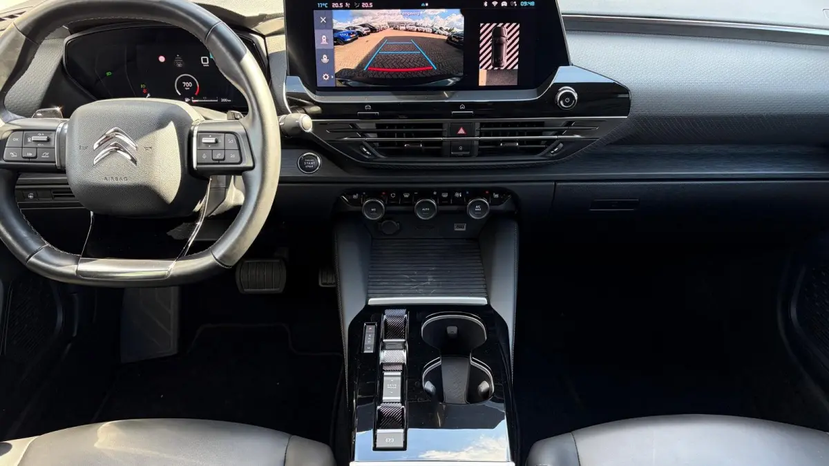 1.2 PURETECH 130PK BUSINESS PLUS AUTOMAAT / NAVI / LEDER / CLIMA / LED / PDC / CAMERA / 19" LMV / KEYLESS / HUD / ADAPT. CRUISECONTROL / NIEUWSTAAT !!