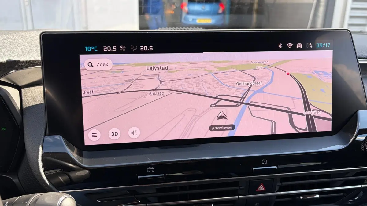 1.2 PURETECH 130PK BUSINESS PLUS AUTOMAAT / NAVI / LEDER / CLIMA / LED / PDC / CAMERA / 19" LMV / KEYLESS / HUD / ADAPT. CRUISECONTROL / NIEUWSTAAT !!