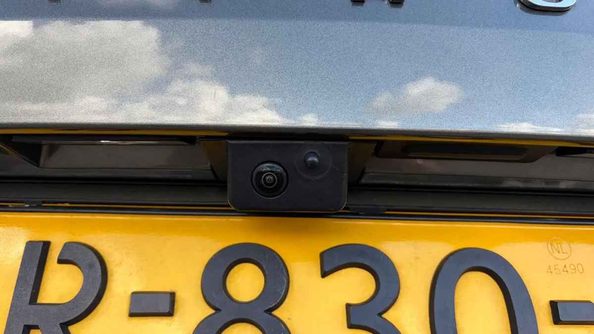 1.2 PURETECH 130PK BUSINESS PLUS AUTOMAAT / NAVI / LEDER / CLIMA / LED / PDC / CAMERA / 19" LMV / KEYLESS / HUD / ADAPT. CRUISECONTROL / NIEUWSTAAT !!