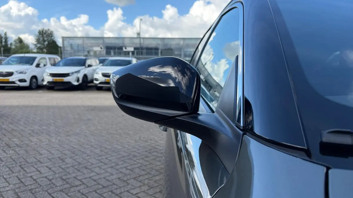 1.2 PURETECH 130PK BUSINESS PLUS AUTOMAAT / NAVI / LEDER / CLIMA / LED / PDC / CAMERA / 19" LMV / KEYLESS / HUD / ADAPT. CRUISECONTROL / NIEUWSTAAT !!