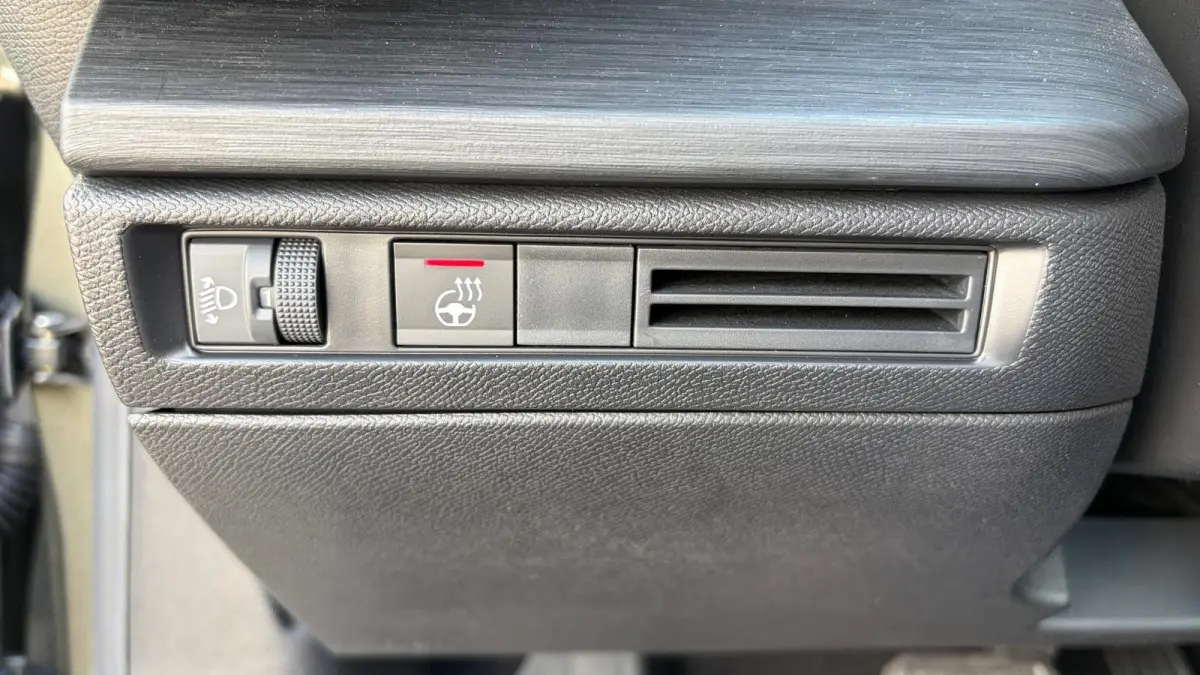 1.2 PURETECH 130PK BUSINESS PLUS AUTOMAAT / NAVI / LEDER / CLIMA / LED / PDC / CAMERA / 19" LMV / KEYLESS / HUD / ADAPT. CRUISECONTROL / NIEUWSTAAT !!