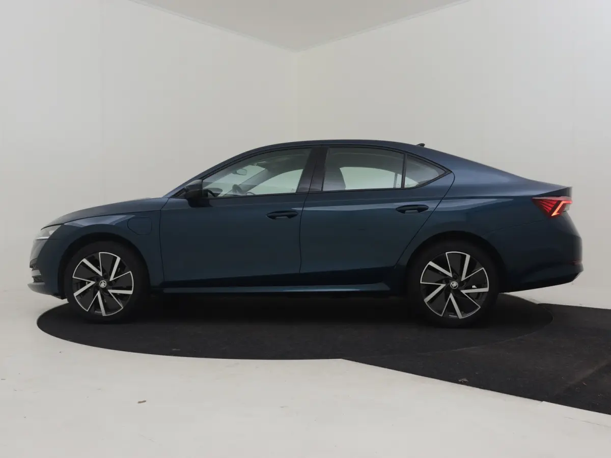1.4 TSI iV PHEV Business Edition 204 Pk DSG/AUTO | Trekhaak  | Navigatie | SOH 87,2% | Apple carplay Android auto | Keyless | Parkeersensoren V+A | Cruise control | Stuurverwarming |18"LMV