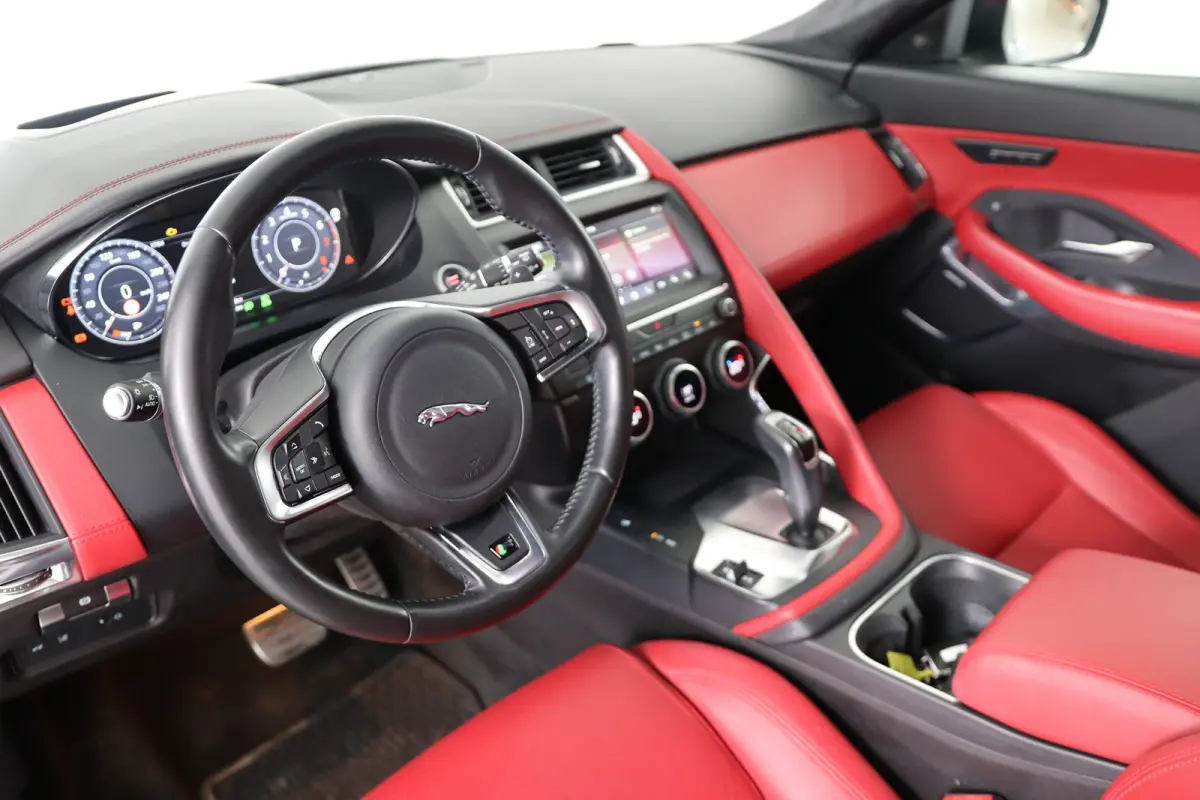 2.0 P300 AWD R-Dynamic HSE | Panoramadak | Stoelverwarming & koeling | Memory stoelen | Cruise Adaptief | Leder | Keyless