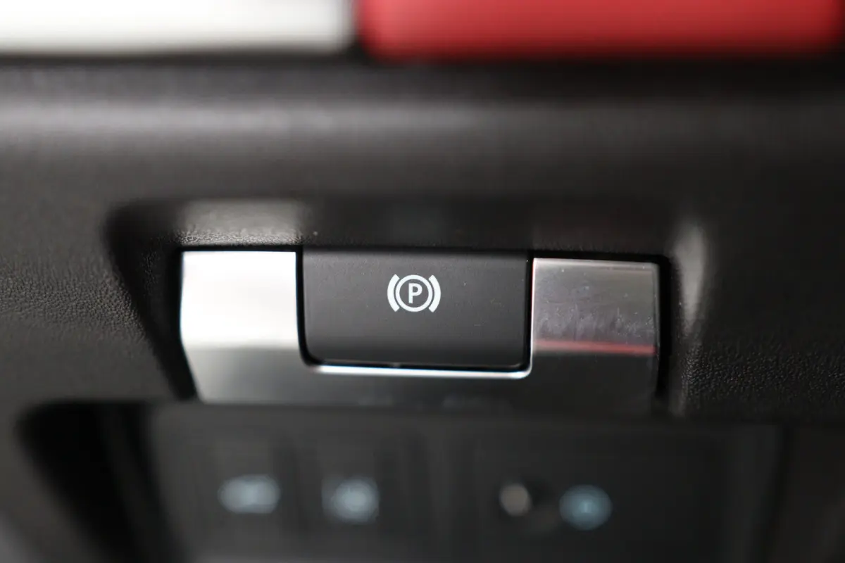2.0 P300 AWD R-Dynamic HSE | Panoramadak | Stoelverwarming & koeling | Memory stoelen | Cruise Adaptief | Leder | Keyless
