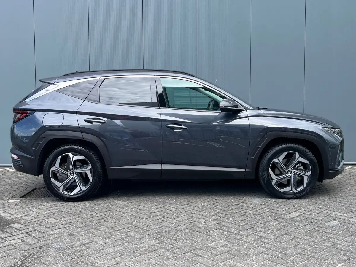 1.6 T-GDI 265pk PHEV Comfort Smart 4WD | Climate | Camera | Carplay | Keyless | Navigatie | Full - Led | Elek. Klep | Winterpakket | 19" Lichtmetaal | Digitale Cockpit | Parkeer Assistent | 