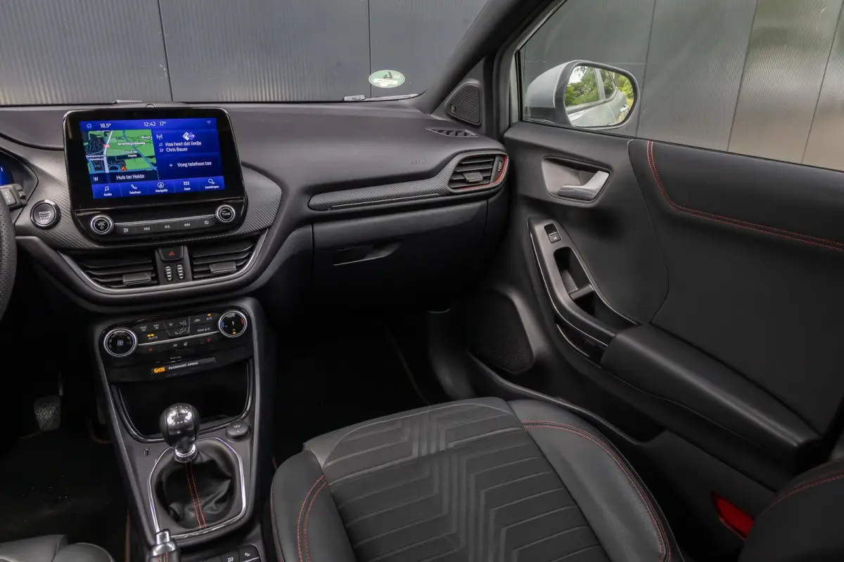 1.0 EcoBoost ST-Line X | Dealer o.h. | Panoramadak | Parkeer-camera | Winter-pack | B&O Audio | LED verlichting | 18''