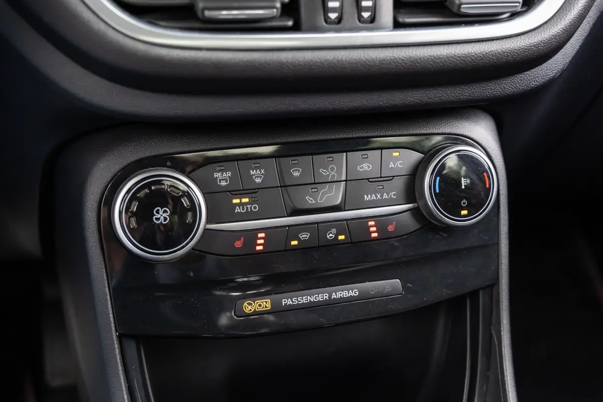 1.0 EcoBoost ST-Line X | Dealer o.h. | Panoramadak | Parkeer-camera | Winter-pack | B&O Audio | LED verlichting | 18''